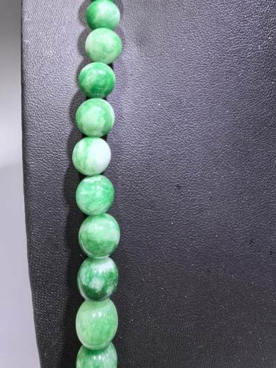纯天然干青翠翡翠项链，妈妈链，饱和度高。翠色鲜艳，尺寸：1.0cm  共54颗。送长辈最佳伴手礼。