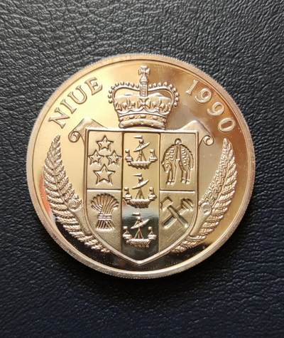 1990年纽埃发行的温斯顿·丘吉尔50元纪念银币