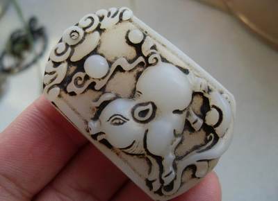 乡下收来老玉牌子，年代久远，有包浆！！