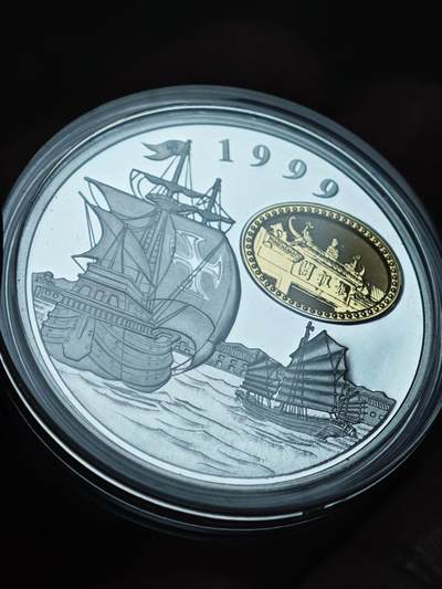 1999年澳门回归首枚纪念银币