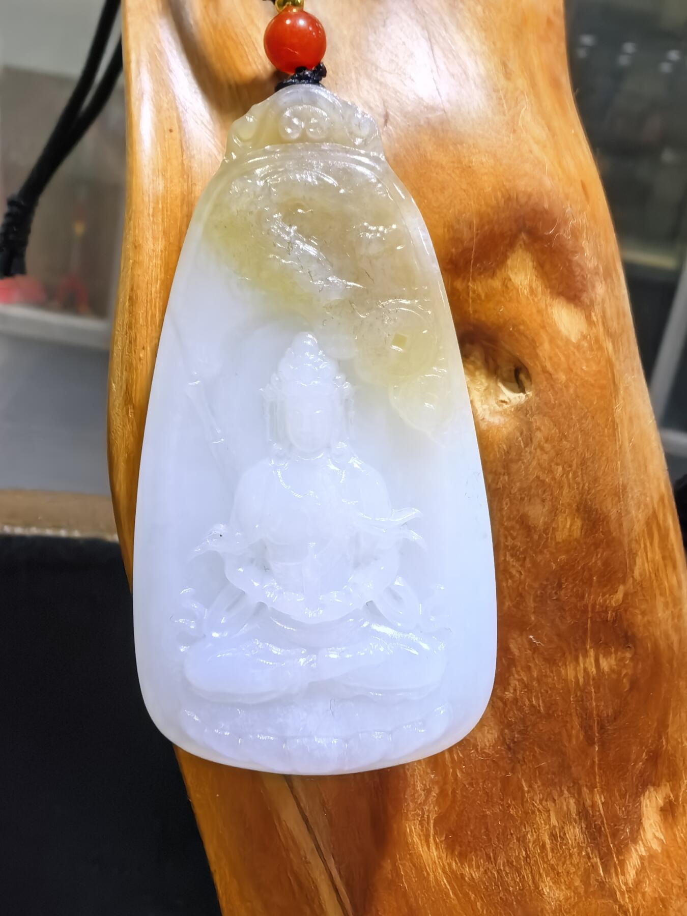 新疆和田且末糖料观音吊坠挂件男款，俏色巧雕，精雕细琢，脂粉十足，油润细腻，尺寸：6.1cm*3.2cm*1.0cm 克重：37g