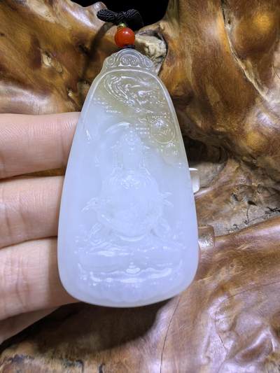 新疆和田且末糖料观音吊坠挂件男款，俏色巧雕，精雕细琢，脂粉十足，油润细腻，尺寸：6.1cm*3.2cm*1.0cm 克重：37g