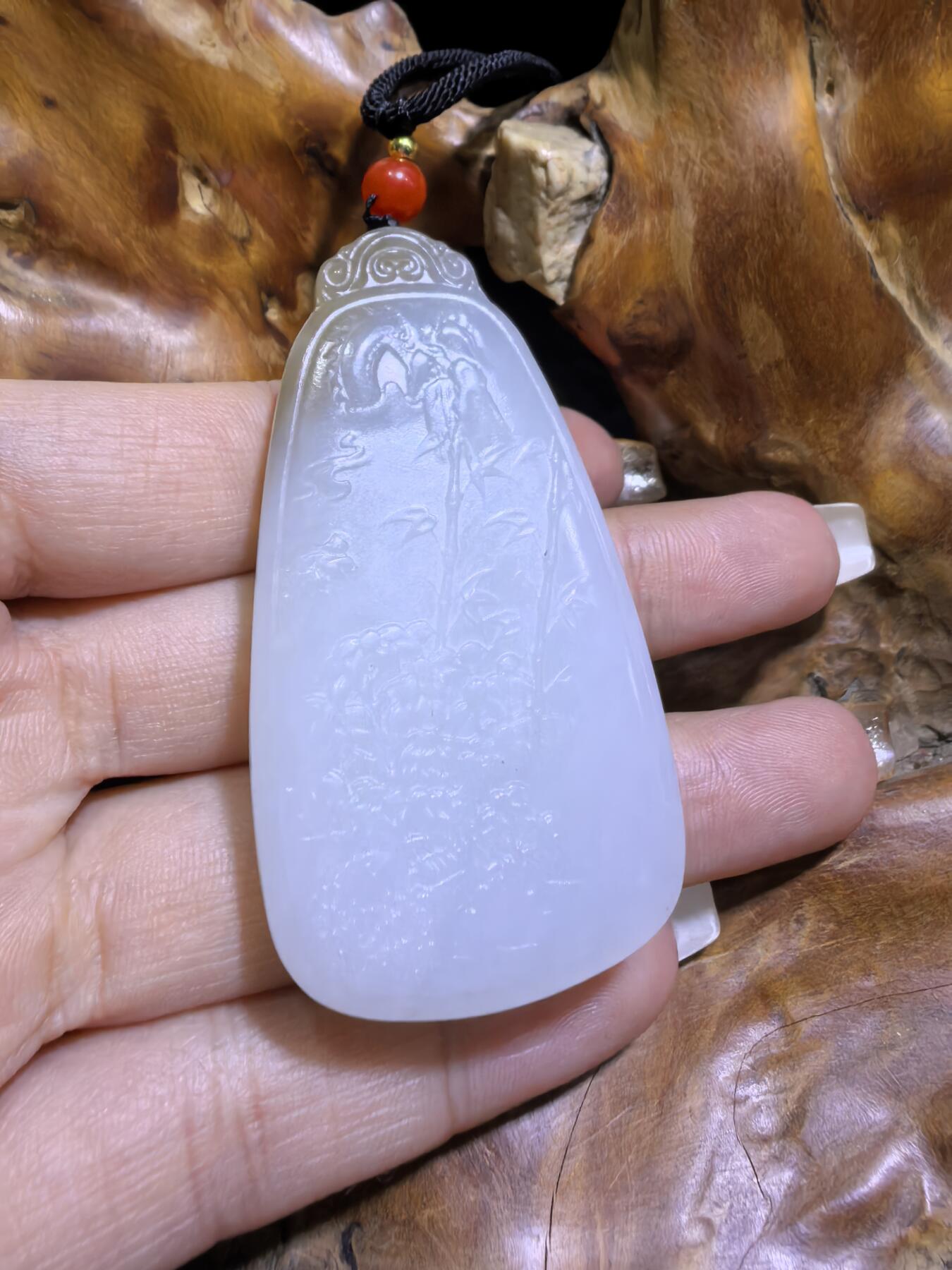 新疆和田且末糖料观音吊坠挂件男款，俏色巧雕，精雕细琢，脂粉十足，油润细腻，尺寸：6.1cm*3.2cm*1.0cm 克重：37g