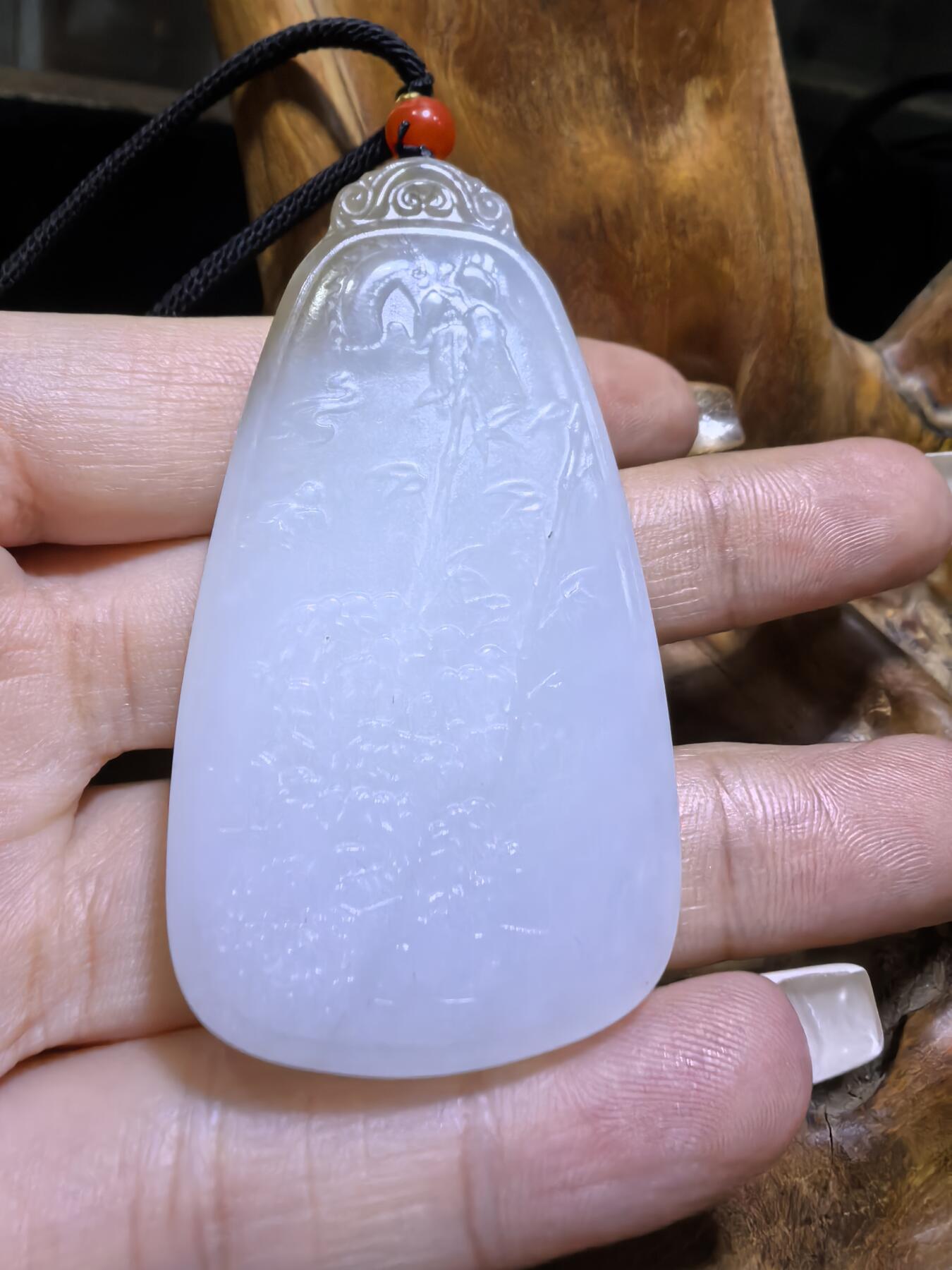 新疆和田且末糖料观音吊坠挂件男款，俏色巧雕，精雕细琢，脂粉十足，油润细腻，尺寸：6.1cm*3.2cm*1.0cm 克重：37g