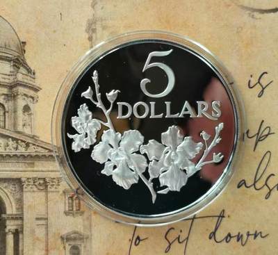 斐济“年度鸟类”系列精制纪念银币