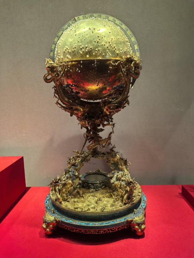 金嵌珍珠天球仪