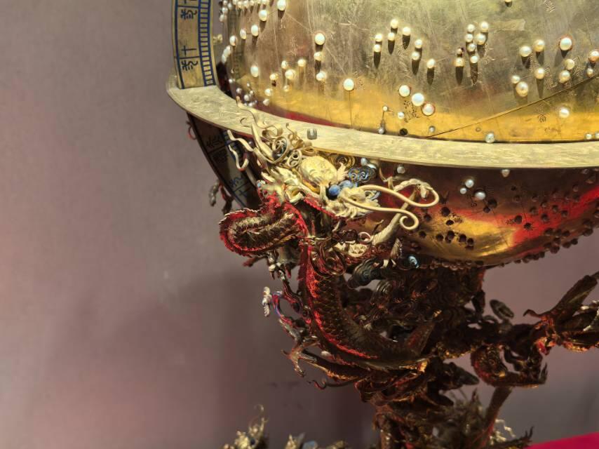 金嵌珍珠天球仪