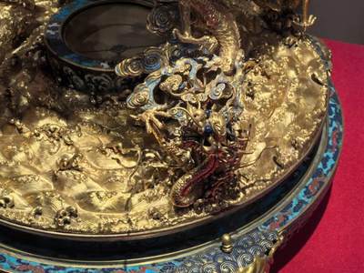 金嵌珍珠天球仪