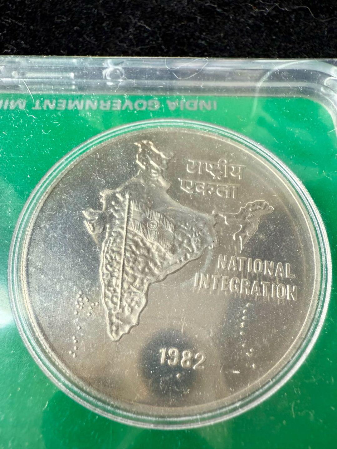 印度1982年2枚套纪念币