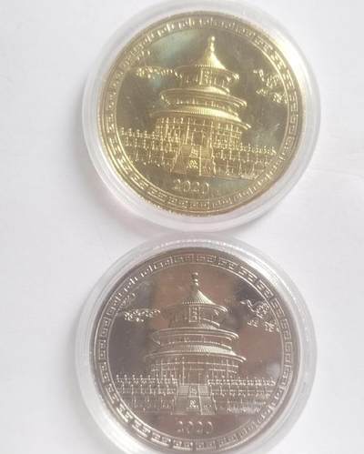 紫禁城建成600周年纪念 2枚。镀金 镀银。2026/2/12