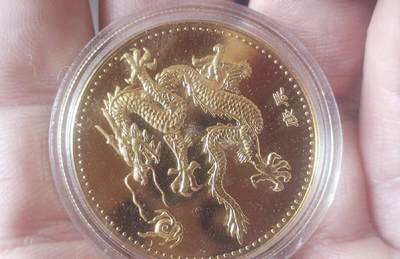 2000年 龙年纪念大铜章。精美盒装。2026/2/12
