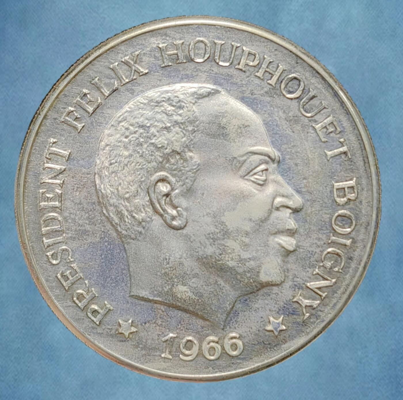 科特迪瓦（象牙海岸）1966年发行的10法郎银币