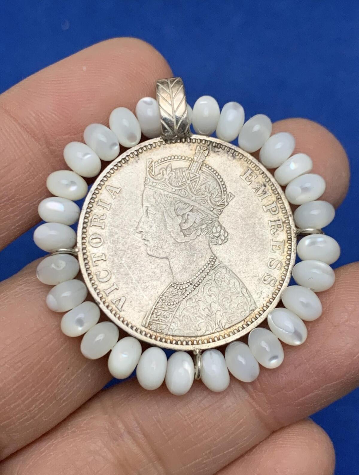 【已送拍】英属印度1900年维多利亚女王1卢比银币吊坠 2026/2/18