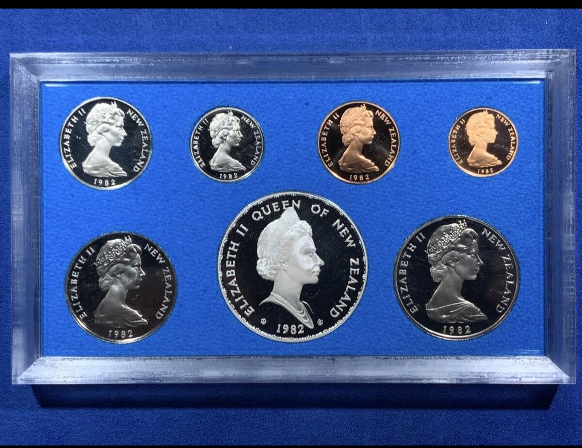 【已送拍】新西兰1982年伊丽莎白二世精制套币，其中最大面值的南秧鸡一元为银币，27.2克，925银 2026/2/18
