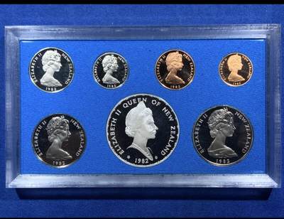 【已送拍】新西兰1982年伊丽莎白二世精制套币，其中最大面值的南秧鸡一元为银币，27.2克，925银 2026/2/18