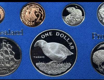 【已送拍】新西兰1982年伊丽莎白二世精制套币，其中最大面值的南秧鸡一元为银币，27.2克，925银 2026/2/18