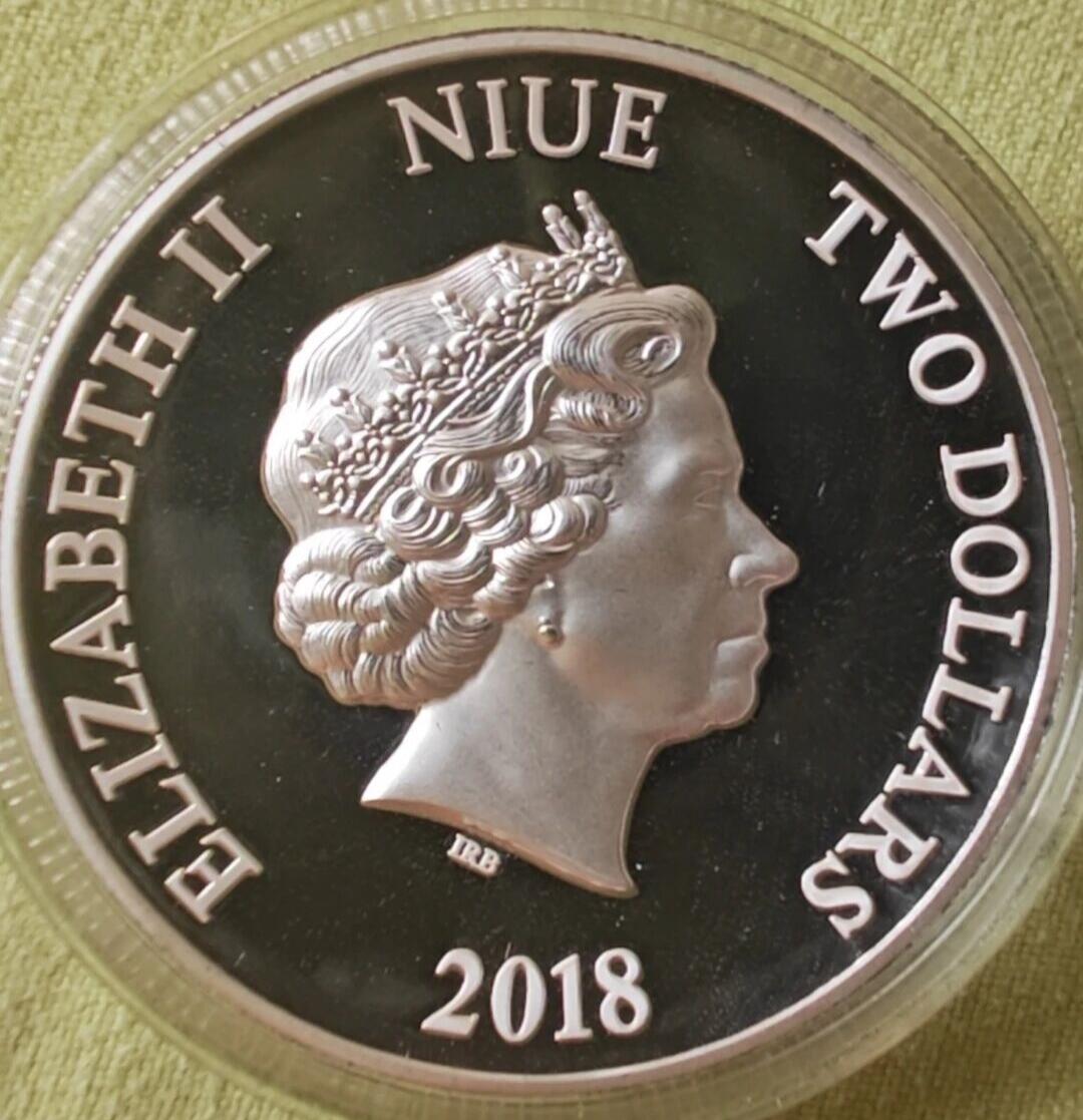 2018年纽埃发行的英国短毛猫2盎司纪念银币