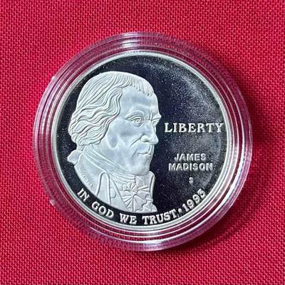 1993年美国发行的《权利法案》纪念三枚精制套币