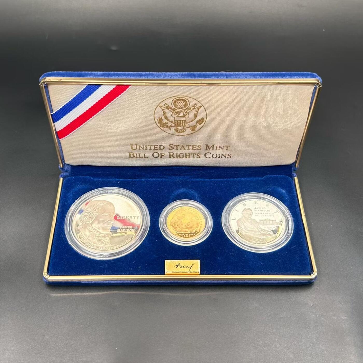1993年美国发行的《权利法案》纪念三枚精制套币