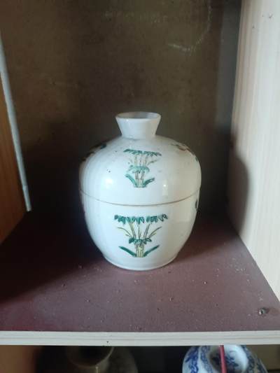 晚清民国时期瓷器，粉彩四季花卉纹糖果罐子，保存完整。