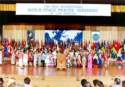 和平鸽与硝烟：1986年国际和平年的钱币叙事与现实回响