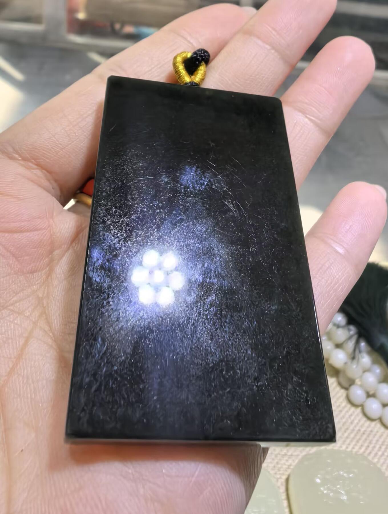 墨翠平安无事牌男款吊坠挂件，冰透水润透光度高，尺寸:5.6*3.4*1.0cm无杂无裂