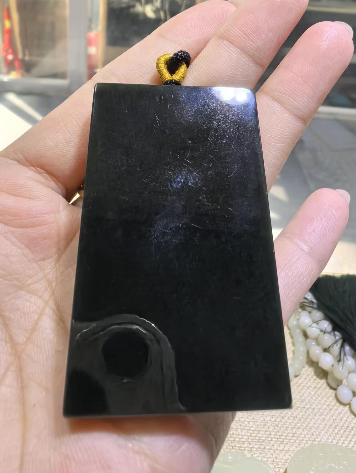 墨翠平安无事牌男款吊坠挂件，冰透水润透光度高，尺寸:5.6*3.4*1.0cm无杂无裂