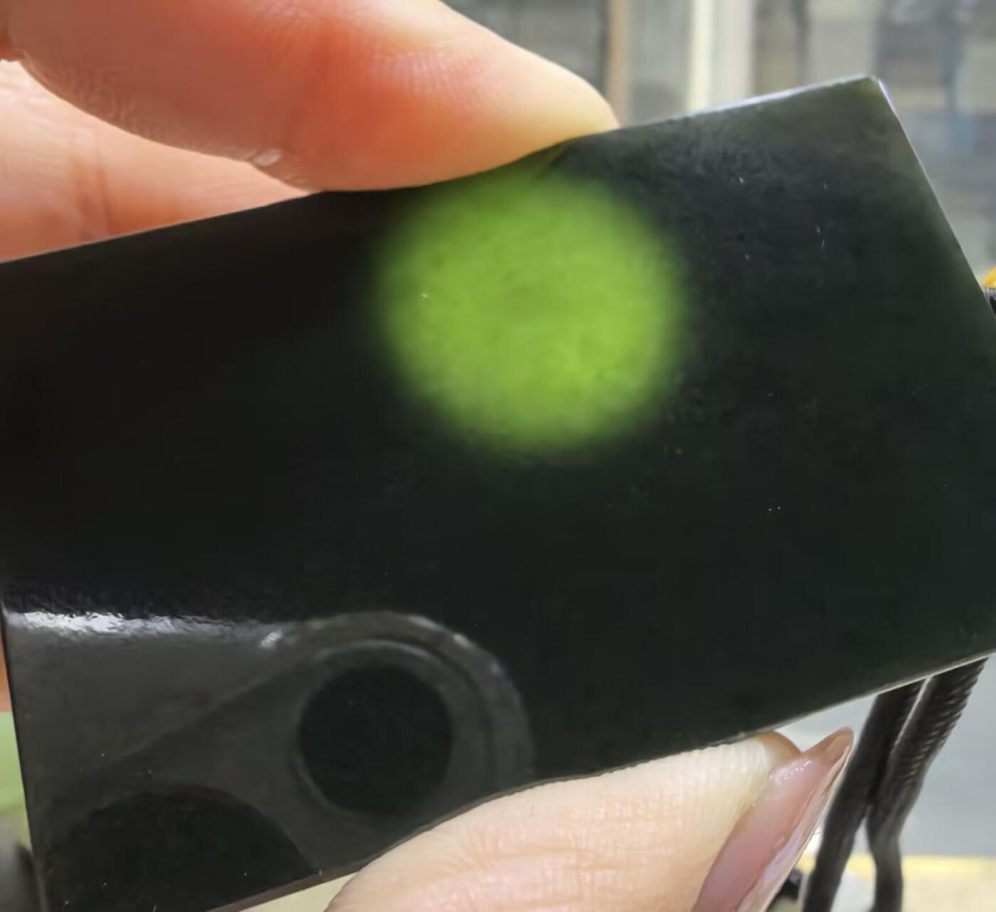 墨翠平安无事牌男款吊坠挂件，冰透水润透光度高，尺寸:5.6*3.4*1.0cm无杂无裂