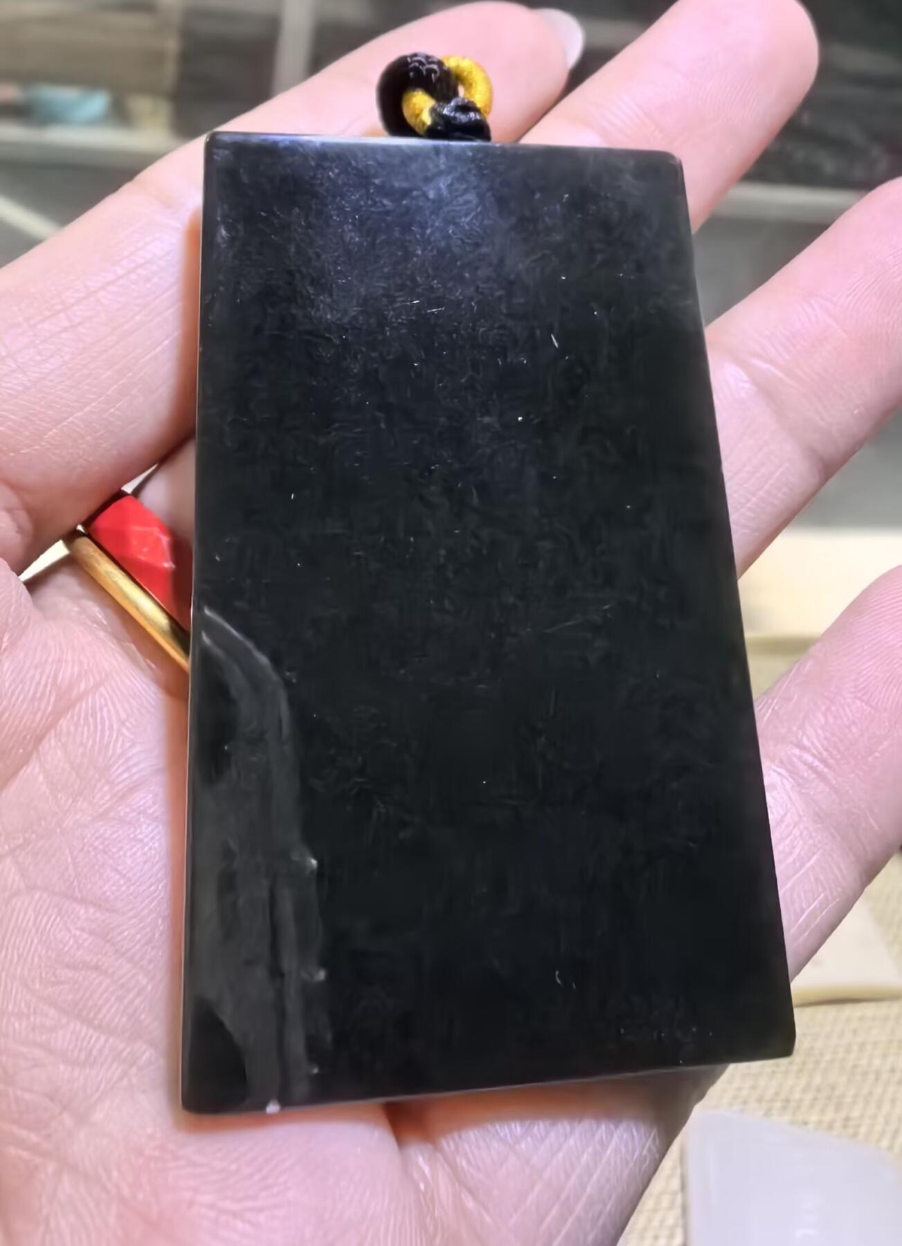 墨翠平安无事牌男款吊坠挂件，冰透水润透光度高，尺寸:5.6*3.4*1.0cm无杂无裂