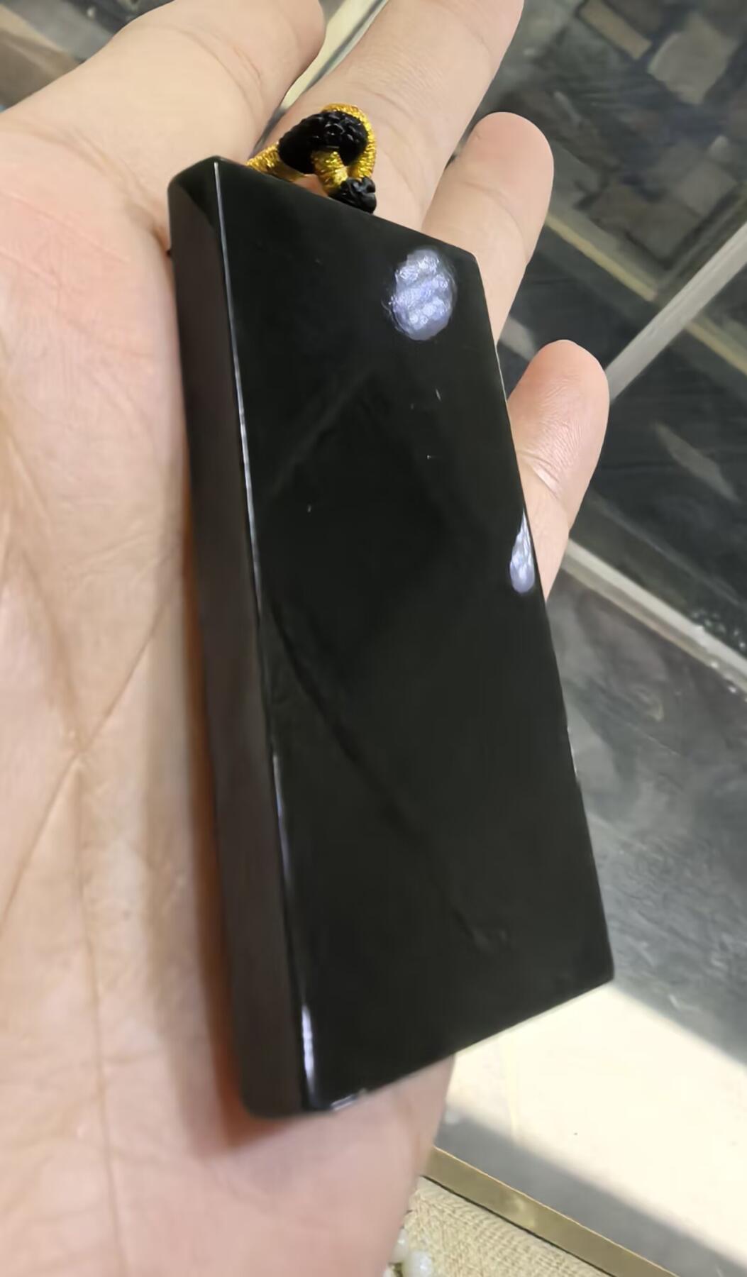 墨翠平安无事牌男款吊坠挂件，冰透水润透光度高，尺寸:5.6*3.4*1.0cm无杂无裂