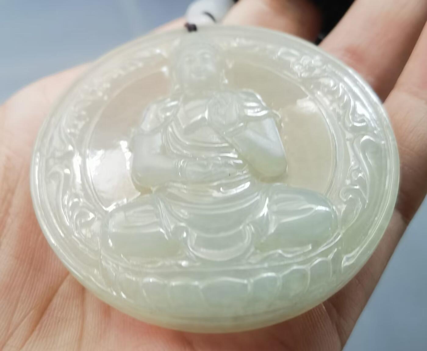 纯天然A货翡翠，大日如来佛牌吊坠挂件男款，冰透水润，料足！尺寸:53mm*7mm