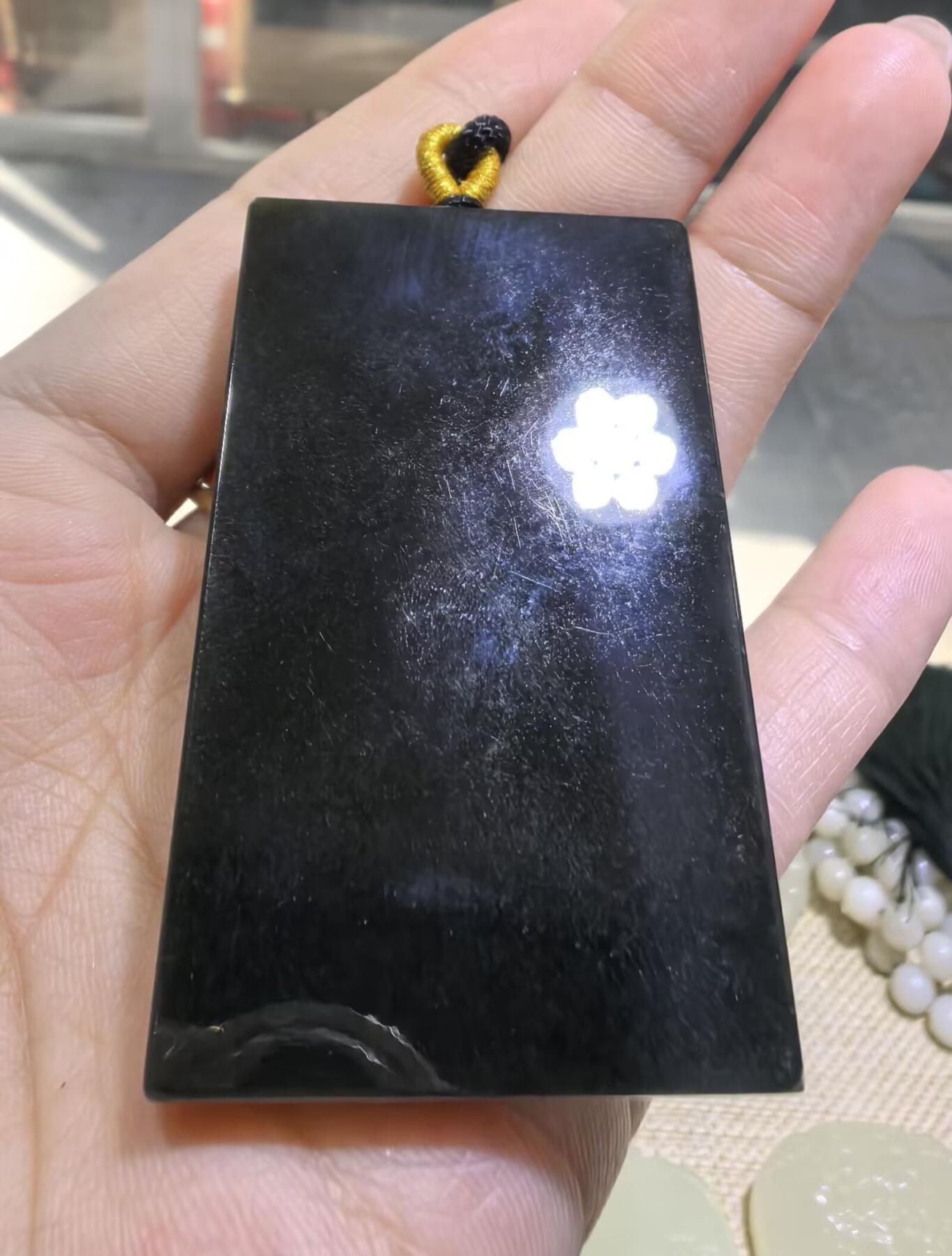 墨翠平安无事牌男款吊坠挂件，冰透水润透光度高，尺寸:5.6*3.4*1.0cm无杂无裂