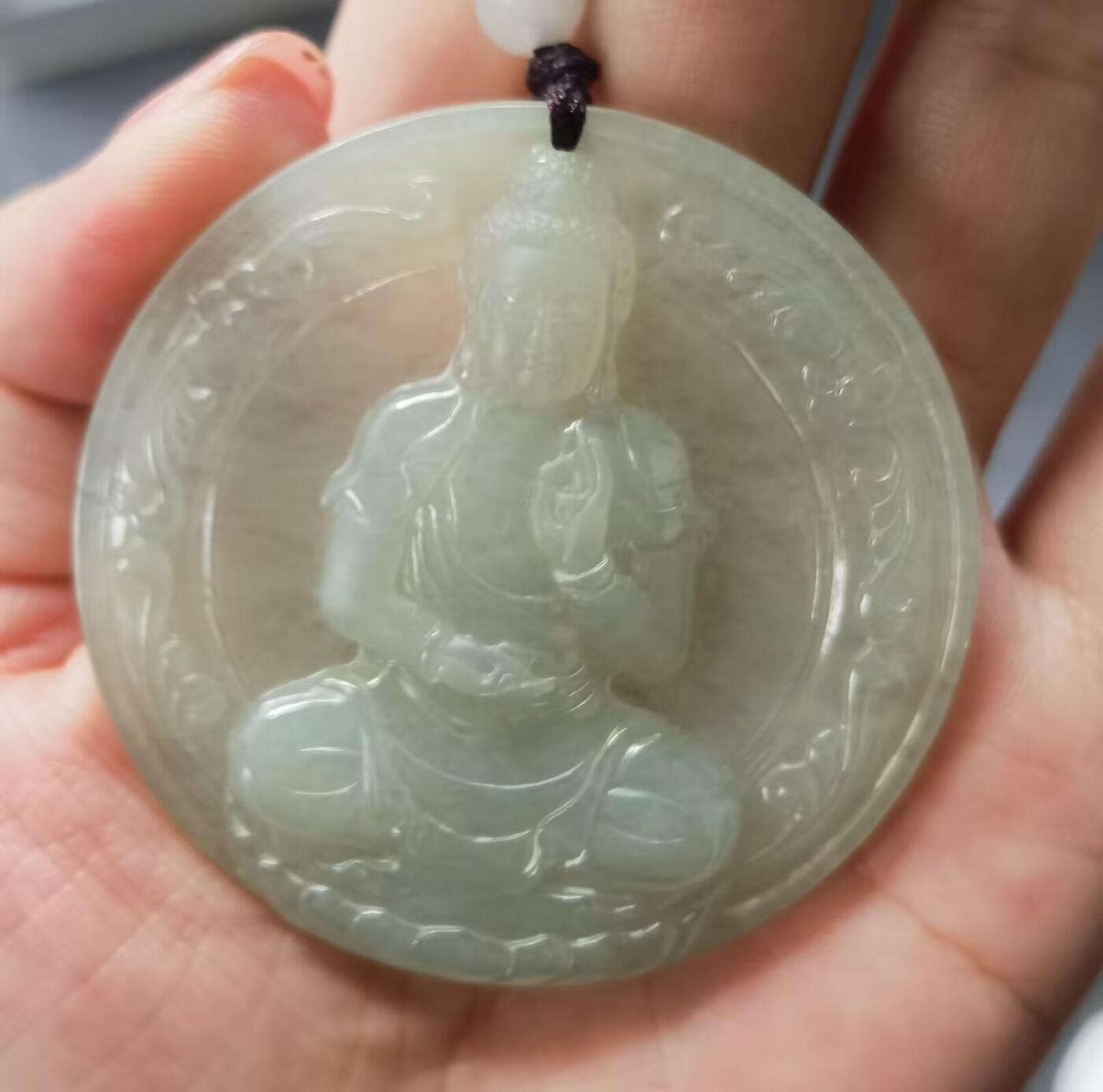 纯天然A货翡翠，大日如来佛牌吊坠挂件男款，冰透水润，料足！尺寸:53mm*7mm