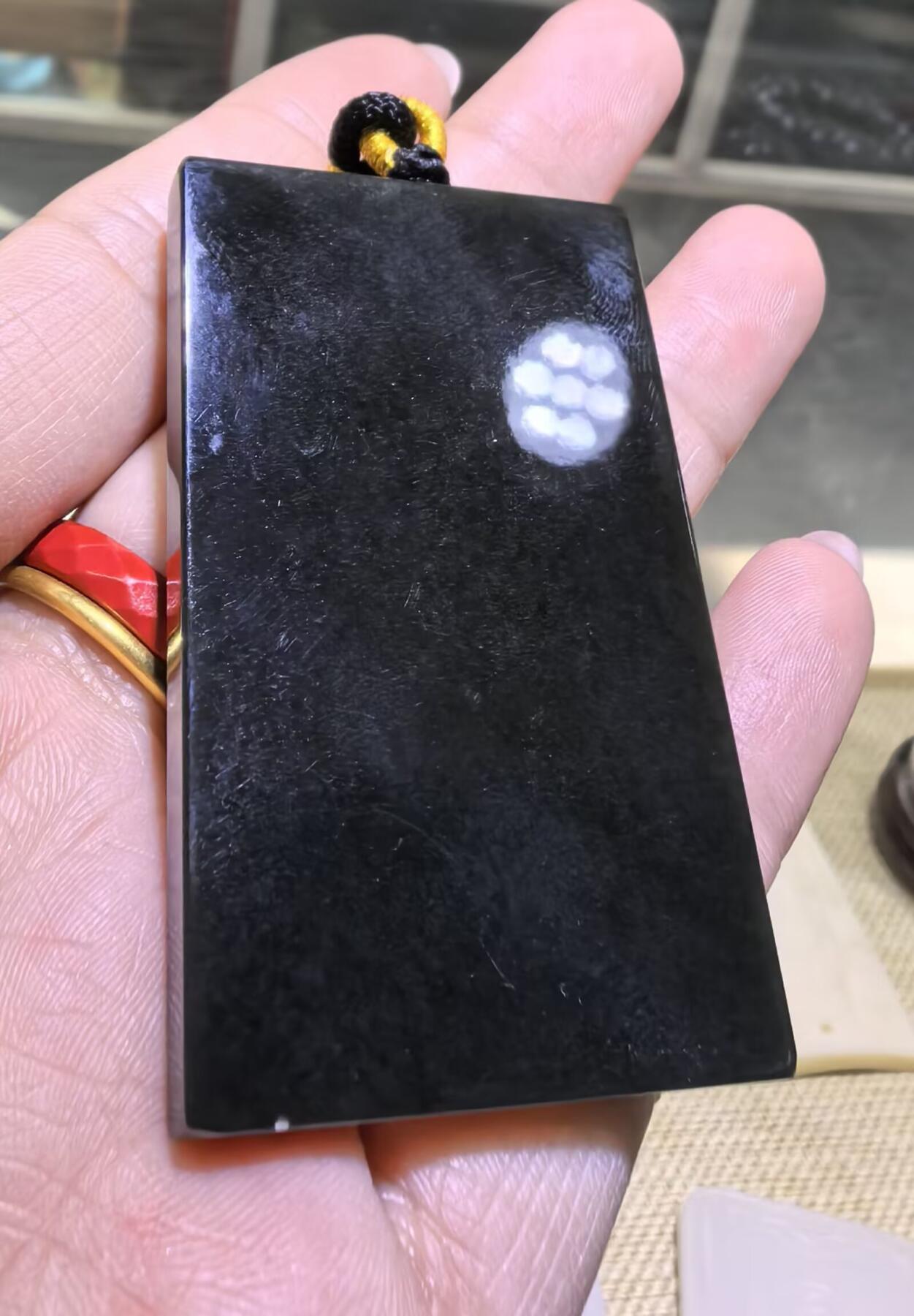 墨翠平安无事牌男款吊坠挂件，冰透水润透光度高，尺寸:5.6*3.4*1.0cm无杂无裂