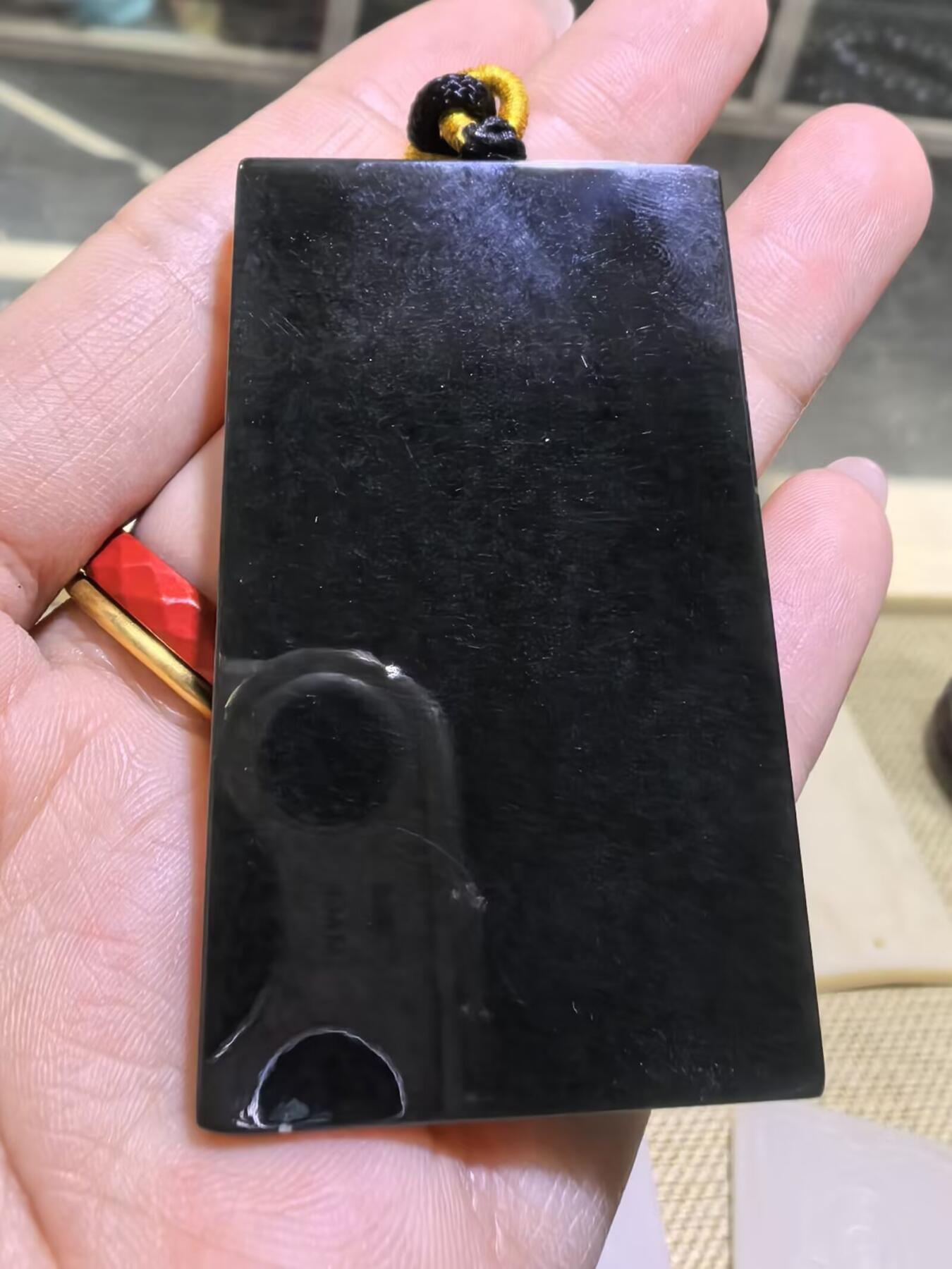 墨翠平安无事牌男款吊坠挂件，冰透水润透光度高，尺寸:5.6*3.4*1.0cm无杂无裂