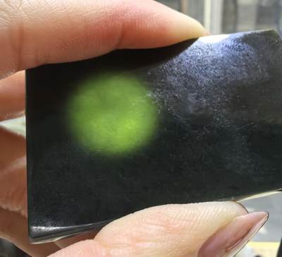 墨翠平安无事牌男款吊坠挂件，冰透水润透光度高，尺寸:5.6*3.4*1.0cm无杂无裂