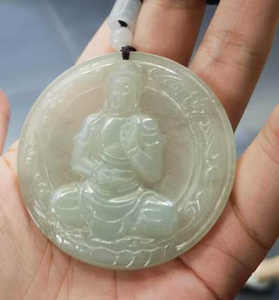 纯天然A货翡翠，大日如来佛牌吊坠挂件男款，冰透水润，料足！尺寸:53mm*7mm