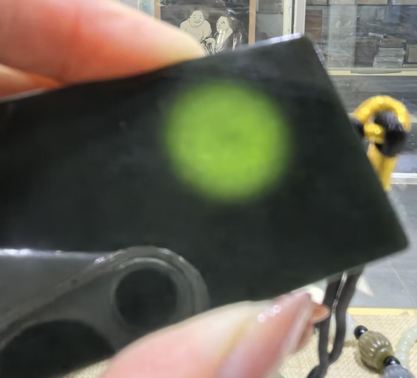 墨翠平安无事牌男款吊坠挂件，冰透水润透光度高，尺寸:5.6*3.4*1.0cm无杂无裂