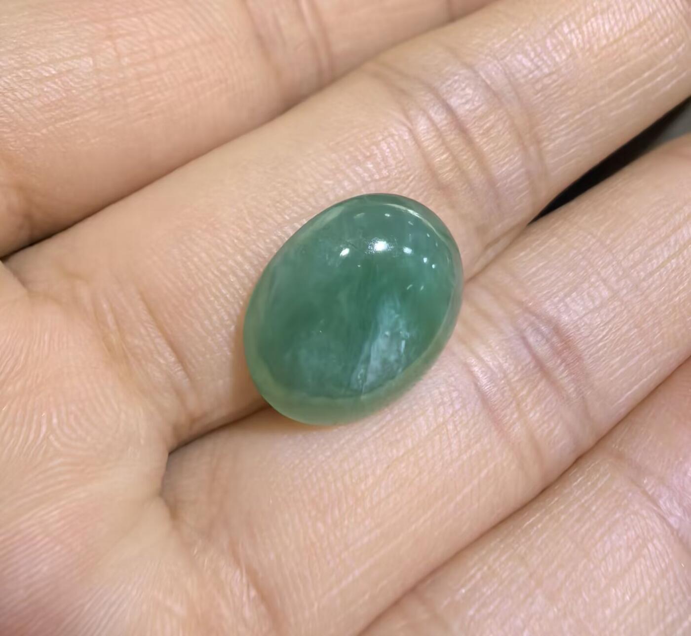 纯天然A货老坑料女款戒面，色泽浓郁，水润沉稳，微棉，可代镶金银。实物实拍，无任何滤镜，所见即所得。裸石尺寸:1.5cm*1.2cm捡漏从速，超高性价比