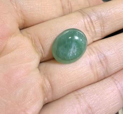 纯天然A货老坑料女款戒面，色泽浓郁，水润沉稳，微棉，可代镶金银。实物实拍，无任何滤镜，所见即所得。裸石尺寸:1.5cm*1.2cm捡漏从速，超高性价比