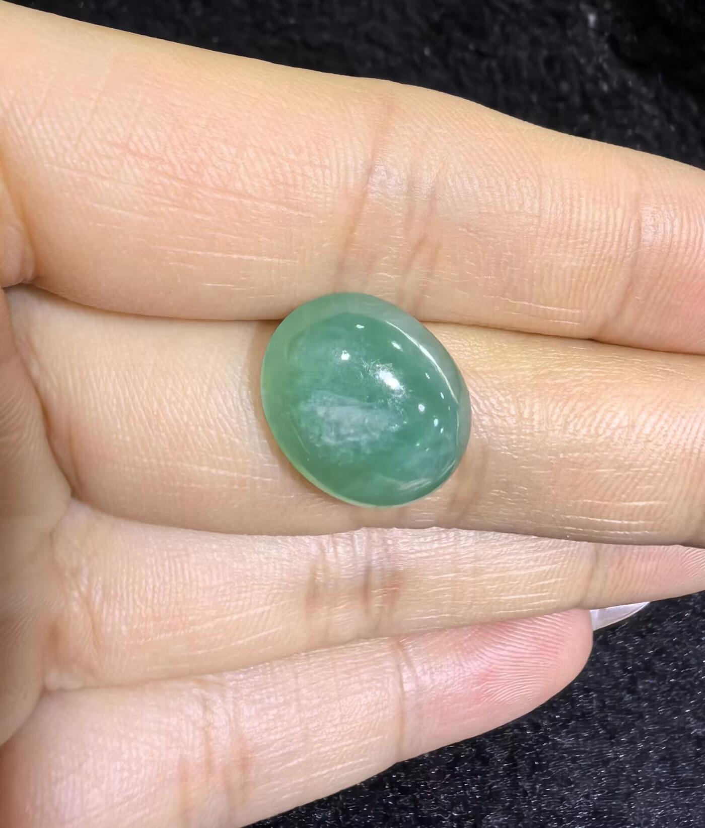 纯天然A货老坑料女款戒面，色泽浓郁，水润沉稳，微棉，可代镶金银。实物实拍，无任何滤镜，所见即所得。裸石尺寸:1.5cm*1.2cm捡漏从速，超高性价比