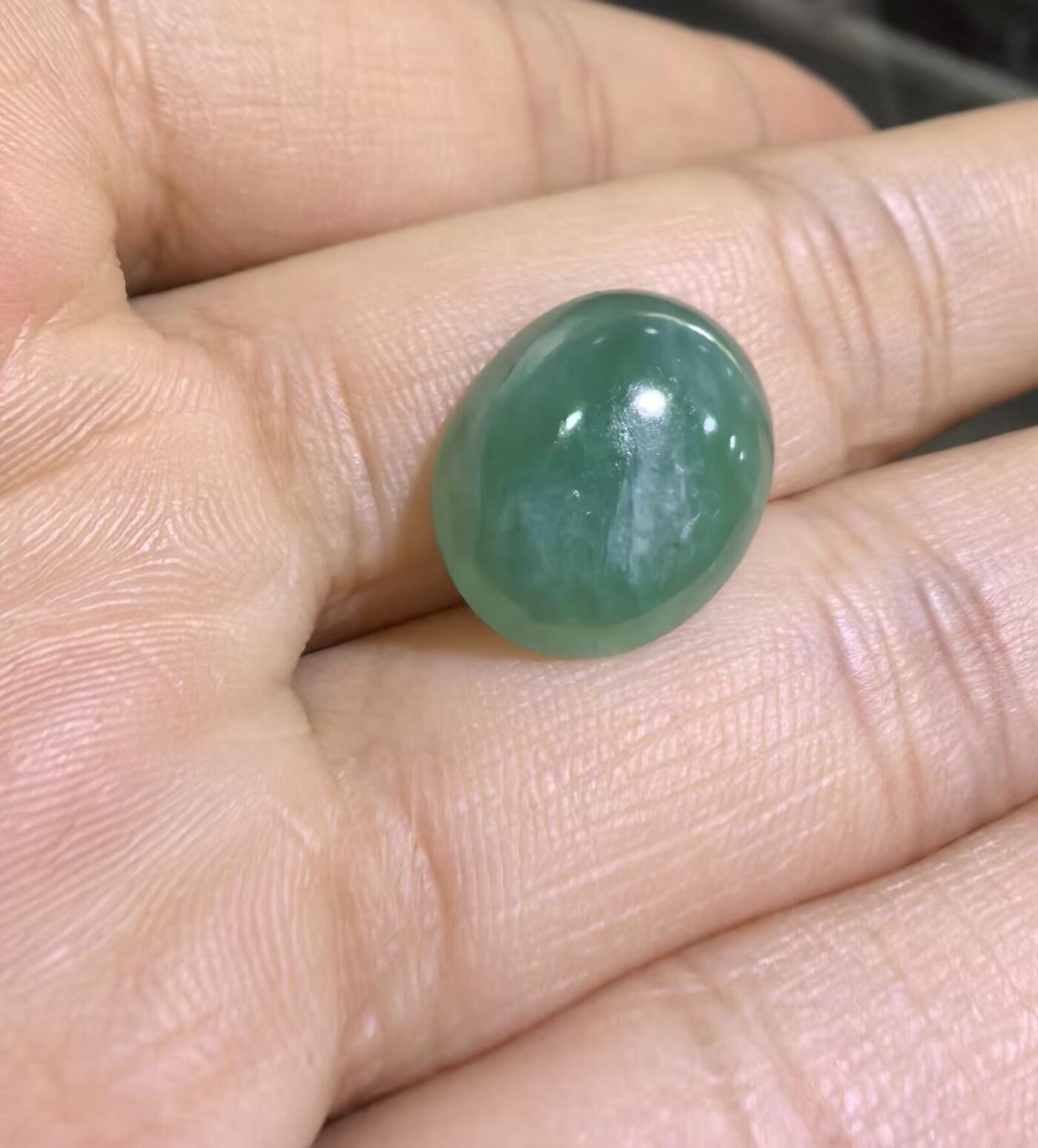 纯天然A货老坑料女款戒面，色泽浓郁，水润沉稳，微棉，可代镶金银。实物实拍，无任何滤镜，所见即所得。裸石尺寸:1.5cm*1.2cm捡漏从速，超高性价比