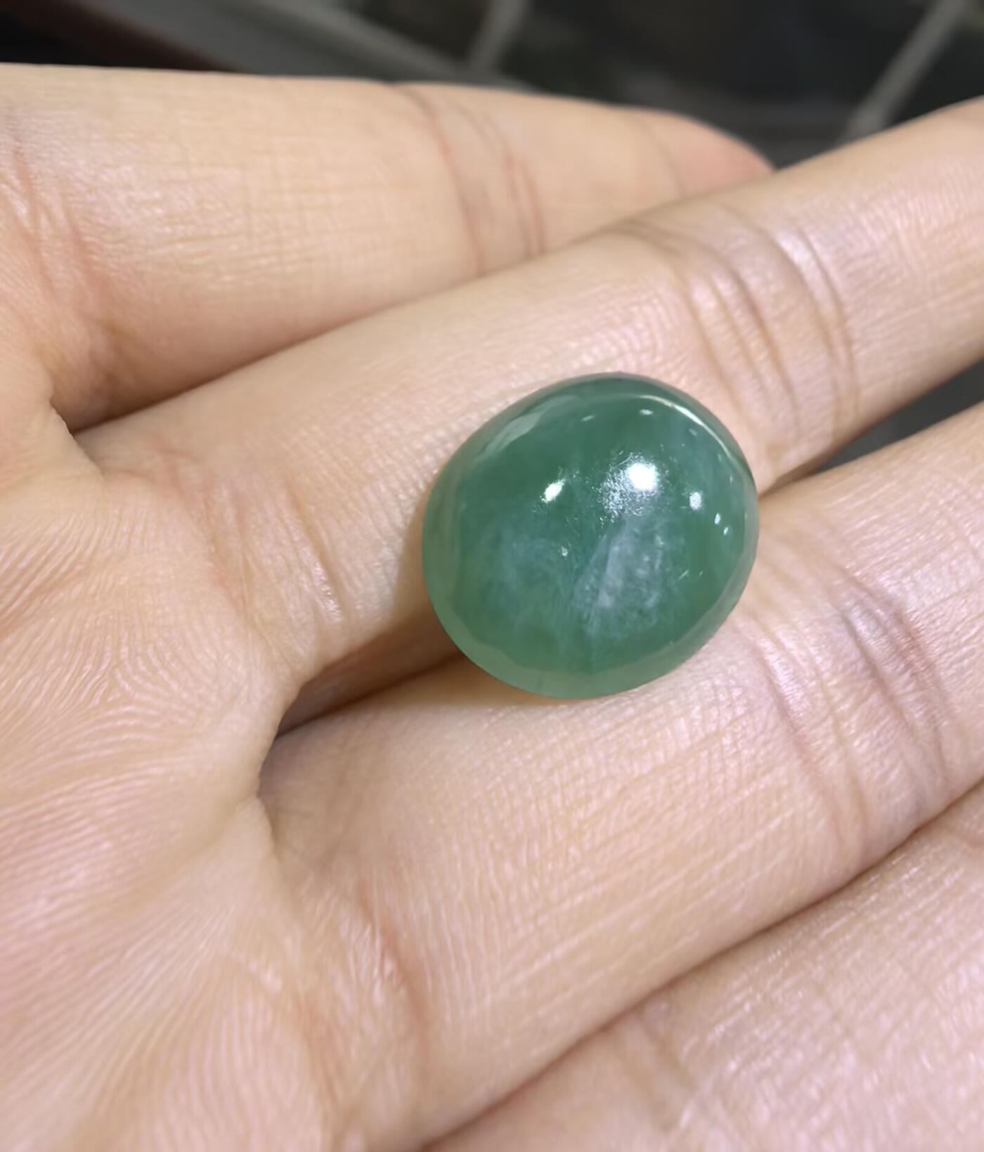 纯天然A货老坑料女款戒面，色泽浓郁，水润沉稳，微棉，可代镶金银。实物实拍，无任何滤镜，所见即所得。裸石尺寸:1.5cm*1.2cm捡漏从速，超高性价比