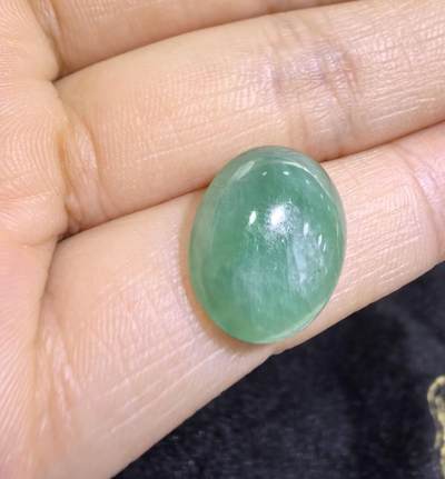 纯天然A货老坑料女款戒面，色泽浓郁，水润沉稳，微棉，可代镶金银。实物实拍，无任何滤镜，所见即所得。裸石尺寸:1.5cm*1.2cm捡漏从速，超高性价比