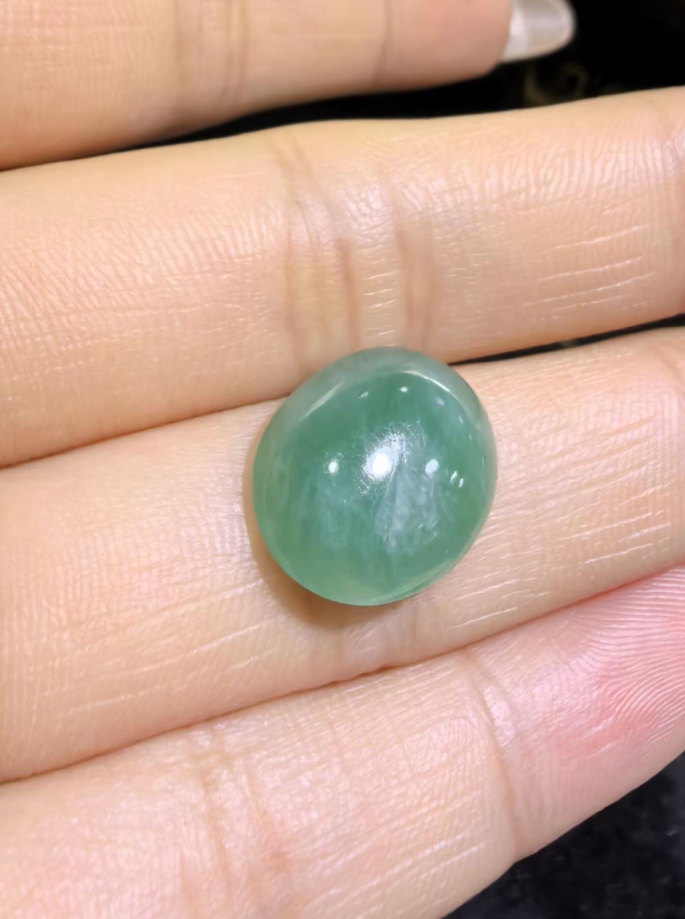纯天然A货老坑料女款戒面，色泽浓郁，水润沉稳，微棉，可代镶金银。实物实拍，无任何滤镜，所见即所得。裸石尺寸:1.5cm*1.2cm捡漏从速，超高性价比