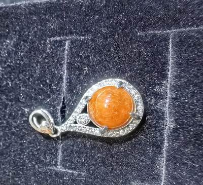 纯天然A货红翡戒指吊坠女款套装s925纯银镶嵌可调节圈口，天然无烧红翡，佩戴优雅简约，实物实拍，所见即所得。