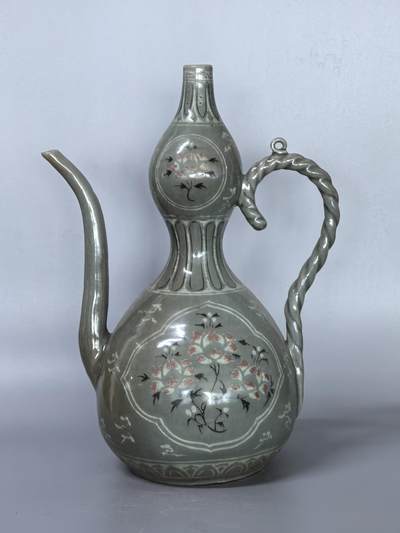 高丽青瓷黑白镶嵌釉里红水注