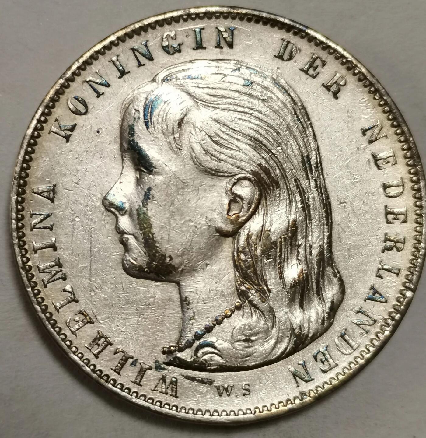 这是一枚1897年荷兰1盾银币（Wilhelmina 少年头像版）✨