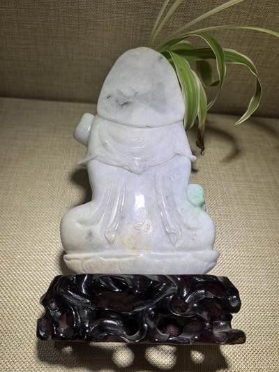 纯天然A货翡翠如意观音，乔迁、办公、家居摆件，背部可见天然黄翡沁色，水线，棉絮等。尺寸：含底座高：21.3cm宽13cm厚3cm
