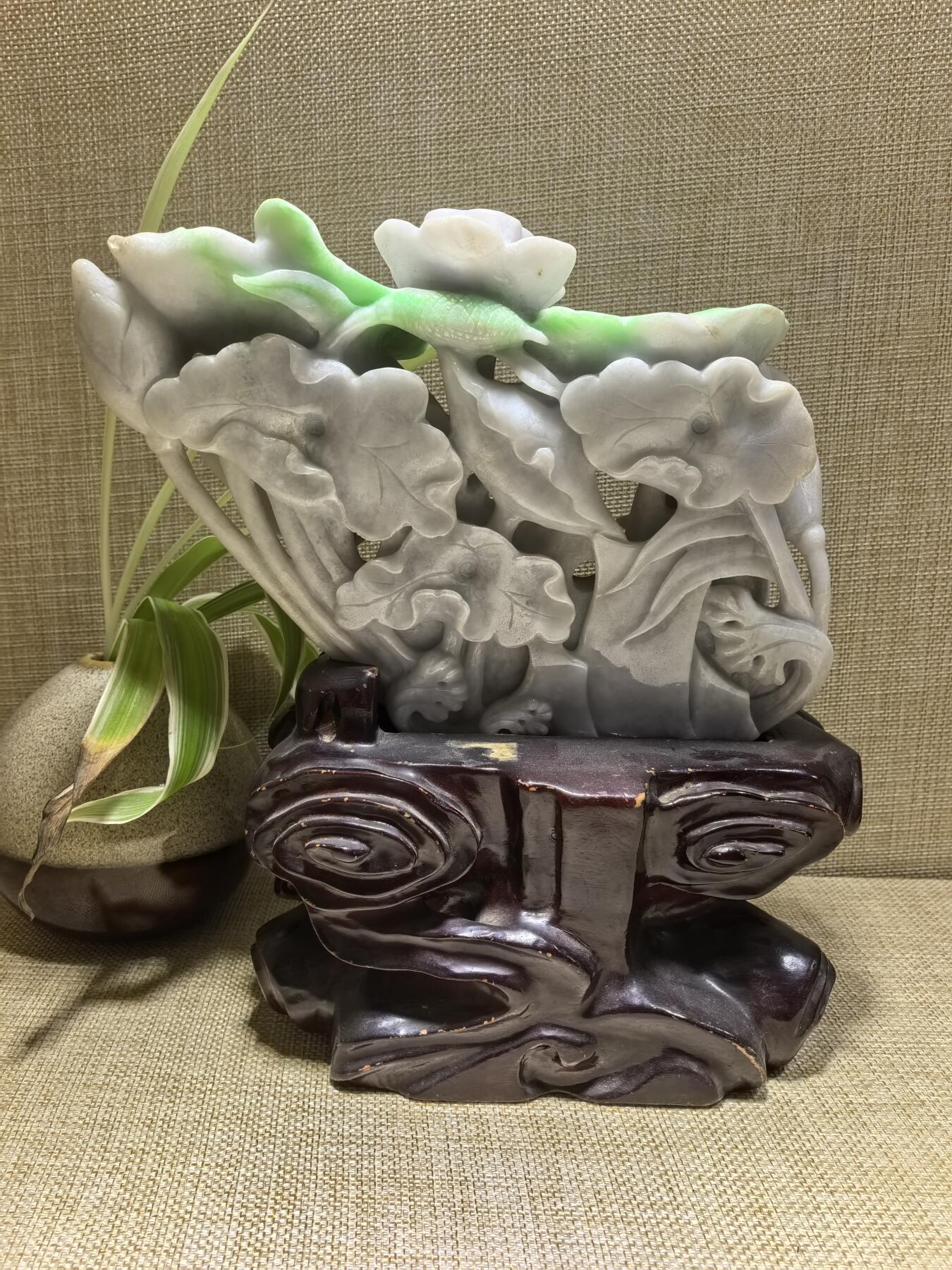 纯天然翡翠，翠绿加淡紫鸳鸯摆件，寓意美好，吉祥，新居乔迁，馈赠新人最佳伴手礼。含底座高19cm*宽16cm*厚8cm